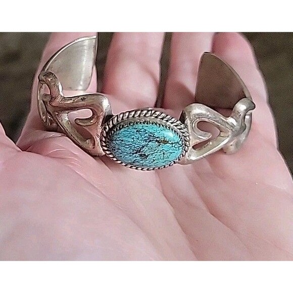 Vintage Najavo Sandcast Silver Turquoise Bracelet Signed WB, Wilson Begay - Picture 4 of 5